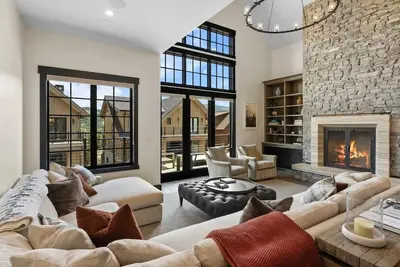 Image de 5 Bedroom Luxury Hillside Retreat in Big Sky