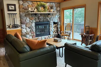 Image de Northwoods Lakefront Home. Lake toys. Beautifully equipped. On Snowmobile Trails