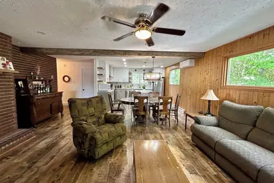 Image de Cozy front lake cottage