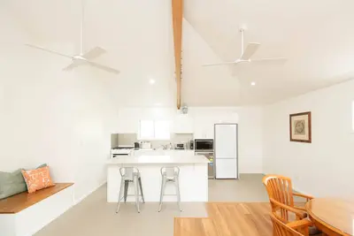 Image de 2 bedrm, 2 bathrm house w/patio includes car