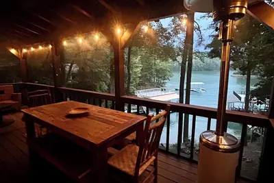 Image de Classsic cozy mountain Cabin with dock right on Lake Blue Ridge
