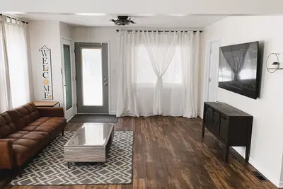 Image de 3 Br and 2 Ba -Close to Royal Oak and Ferndale. 20 minutes to Detroit Downtown