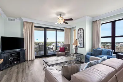 Image de 1-Bedroom Luxury Stay at Emerald Grande – Ocean Views & Resort Amenities
