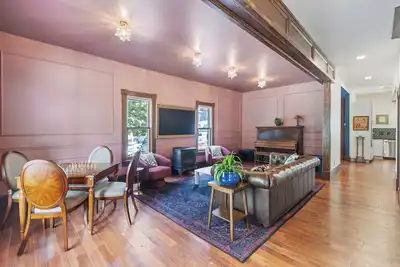 Image de Kick Back & Relax. Tastefully restored 1902 Historic Home. Family friendly!
