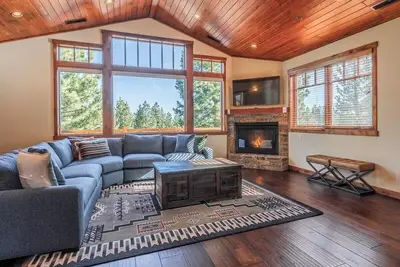 Image de Mammoth Magnificent, 4 bed/4. 5 bath, Large Cabin