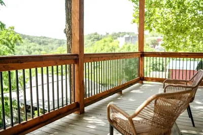 Image de Downtown+HotTub+Wifi+FreeParking @151 Spring Ste B