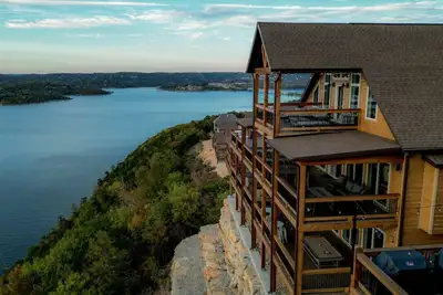 Image de Cliffwater: Private Indoor Pool, 2 Hot Tubs, Outdoor Pool Table and Ping Pong