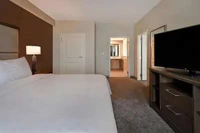 Image de Your Home Away From Home! Full Kitchen, Swimming Pool, Pets Allowed!