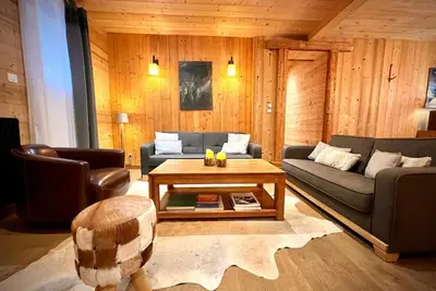 Image de Appartement Spacieux et Luxueux au centre station. Parking privé.