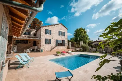 Image de Maison de campagne au calme avec piscine et pool housse