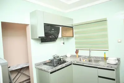 Image de 2 Bedroom Tastefully Furnished House Available