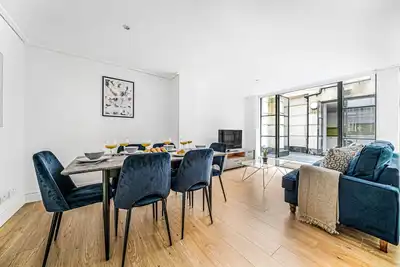 Image de 2br Moderne avec Patio au Coeur de Holborn