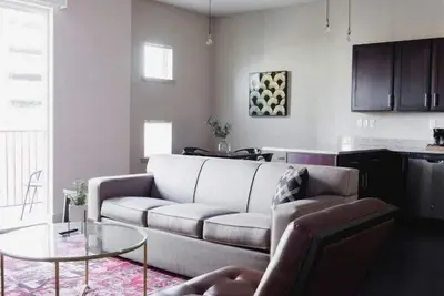 Image de Stylish 1br Loft Steps from the Stadium