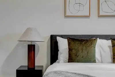 Image de Modern 1br Loft with Cozy Vibes Close to Uab