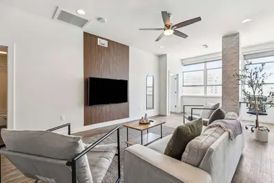 Image de Modern Downtown High-Rise Apartment