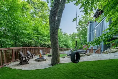 Image de Hillside Hideaway: Container Home in Blowing Rock