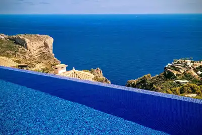 Image de Blue Infinity, A Stunning Luxury Apartment with Amazing Sea Views.