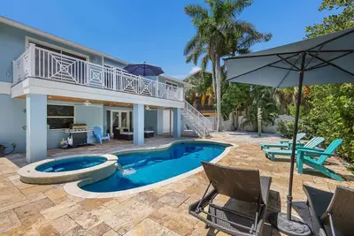 Image de Canal-Front Escape: Pool, Dock and Walk to Beach