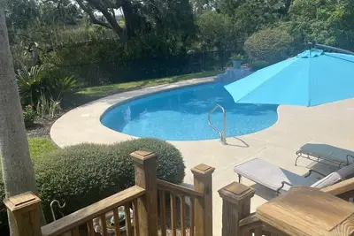 Image de beautiful house on the marsh with a pool