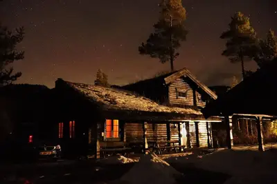 Image de Hout Chalet aan het Meer Vlakbij ski Gebied Vrådal op 12 km