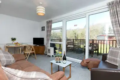 Image de Pass the Keys | Comfortable 2 Bed Riverside Chalet near Snowdonia