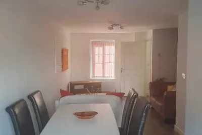 Image de 5 bedroom large home with Parking in Rugby