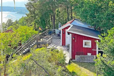 Image de Lovely hillside cottage with sea views near Stockholm med internet