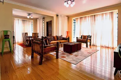 Image de Serene Haven in Kileleshwa Suburbs 10mins to the City, 5mins to Arboretum park.
