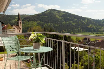 Image de Komfortables Ferienhaus am Waldrand mit Wunderschönem Ausblick ins Tal