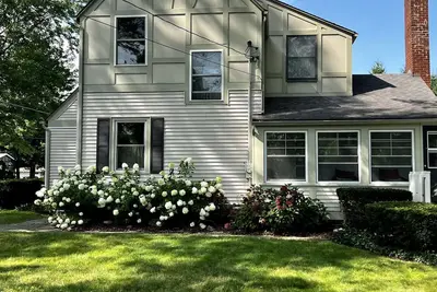 Image de Dog-friendly farmhouse close to Virtue Cider, wineries & u-pick orchards!