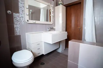 Image de Castellana in the Center - 4 steps from the center! Large and clear apartment.