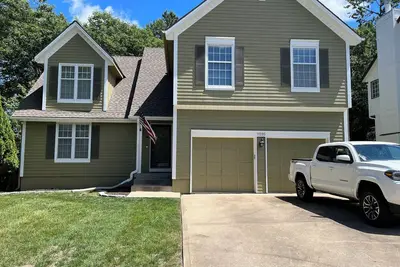 Image de Newly listed 4 bedroom home with 2 car garage in great location