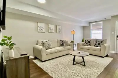 Image de Modern Townhome w/ Balcony • Walk to Fuse Stadium