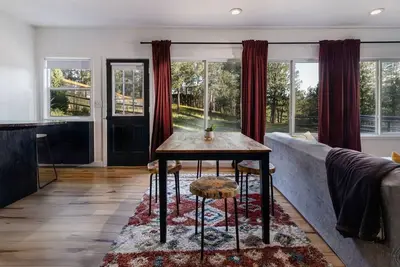 Image de Evermore Hill- Family friendly Oasis by the Lake