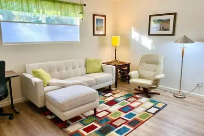 Paradise Awaits with Mountain Views- Pet friendly