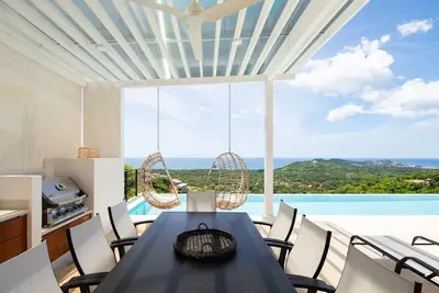 Image de Playa Flamingo – stunning 5br Ocean view Casa Ayla - with infinity pool