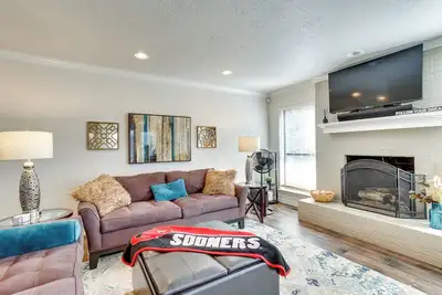 Image de < 1 Mi to Ou Campus - Norman Vacation Rental