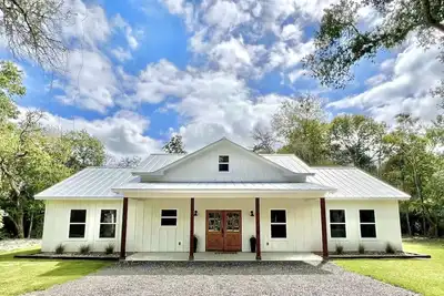 Image de Farmhouse Retreat under the Oaks, located close to Round Top