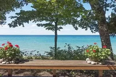 Image de Private family compound on Lake Michigan, near Harbor Springs. Sleeps 12-14