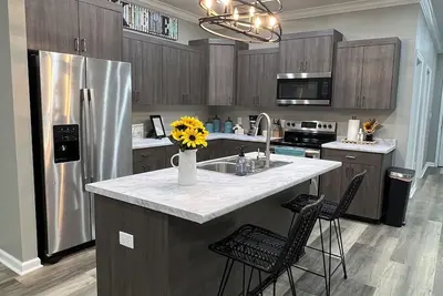 Image de High N Heber /Brand new 4 bedroom 2. 5 bath 2 car garage/washer & dryer available
