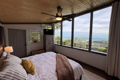 Image de 100 mile views, 2½ mi. to Br, hot tub & Kids Loft