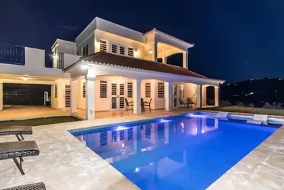 Image de Minutes from beaches private pool Solar panels Ocean & Mountain Views