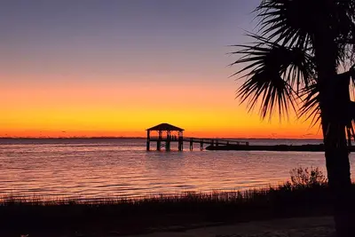 Image de Beach house in resort community! 4/3, heated pool, golf cart, kayak, SUPs, bikes