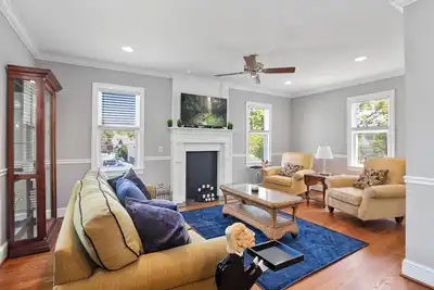 Image de Welcome to The Riverton Estates.