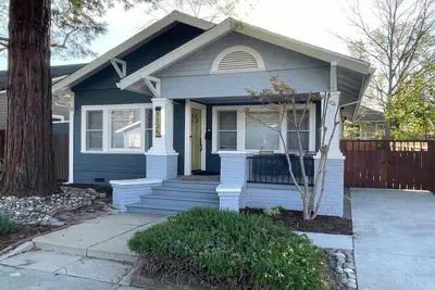 Image de Modern, Artsy, 2 Bd, 1b Bungalow