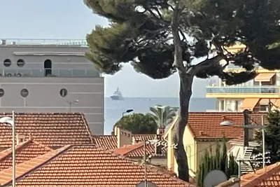 Image de Elégant 3 pièces au Cros de Cagnes, parking gratuit, à 5 minutes des plages.