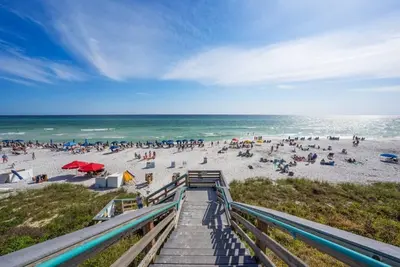 Image de Huge Lagoon Pool-Private Beach-Backpack Beach Chairs-Tram Service-Bikes Included