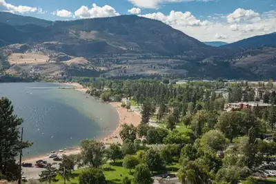 Image de Boutique motel with private beach access & full kitchen