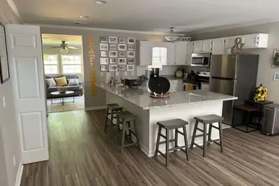 Image de Clean, Quiet, & Cozy, Bungalow Getaway