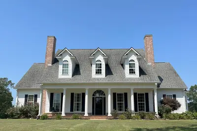 Image de Spacious home situated on large family farm - equal distance to Memphis & Oxford
